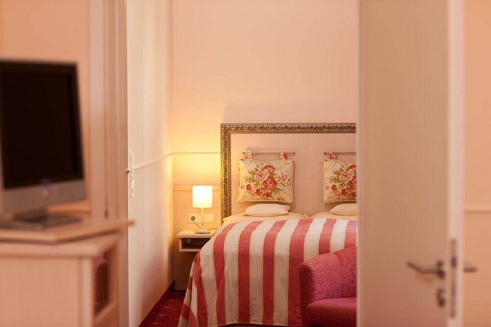 Augusta Am Kurfuerstendamm Berlin