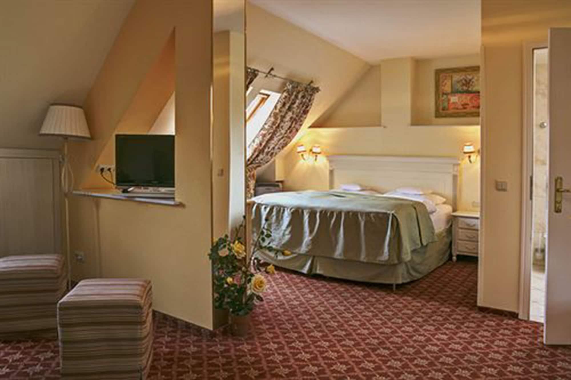 Augusta Am Kurfuerstendamm 3*