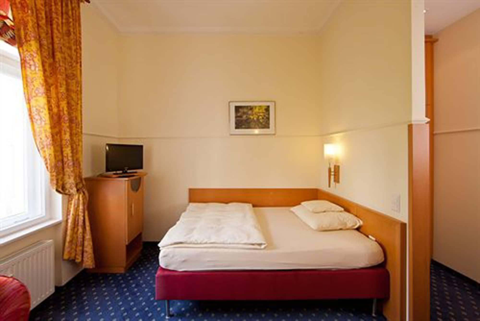 Hotel Augusta Am Kurfürstendamm 3*