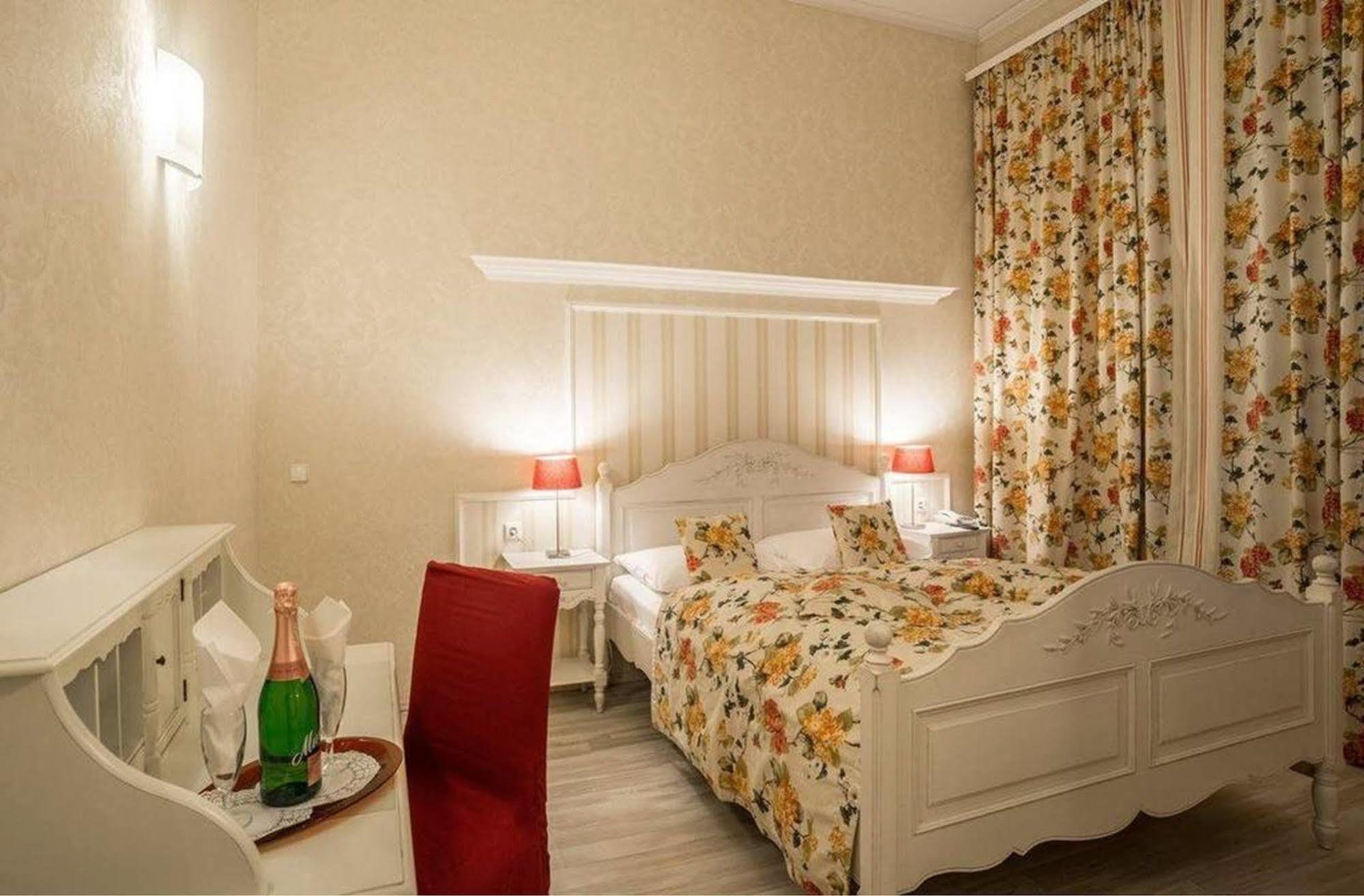 Augusta Am Kurfürstendamm Hotel 3*